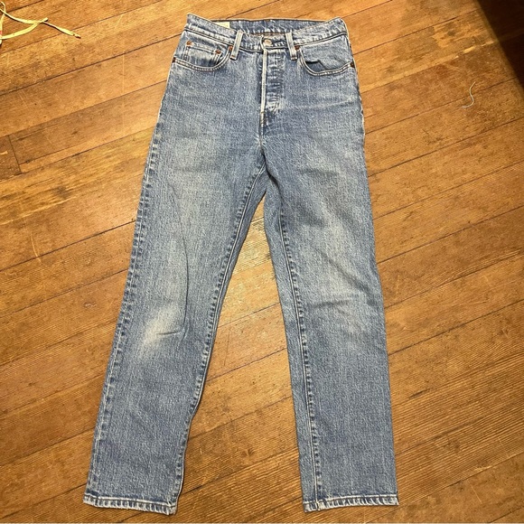 Levis Jeans - Picture 2 of 4